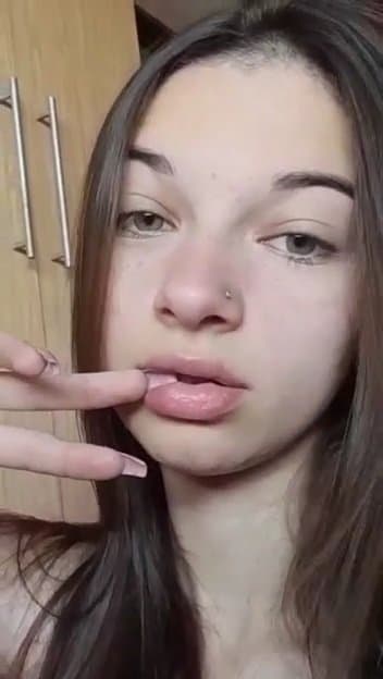 Mina que un seguidor me pidio que la suba nose si alguno sabe y tiene mas de ella