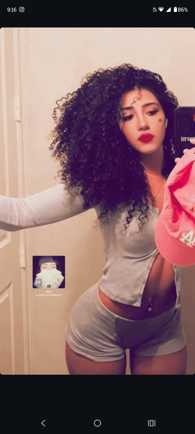 Flaquita hermosa con cuerpazo paso perfil