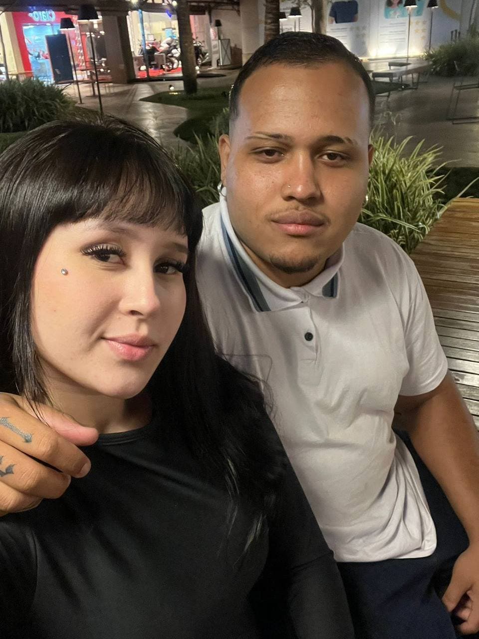 Click to view full size branquinha linda chupou o amigo gay