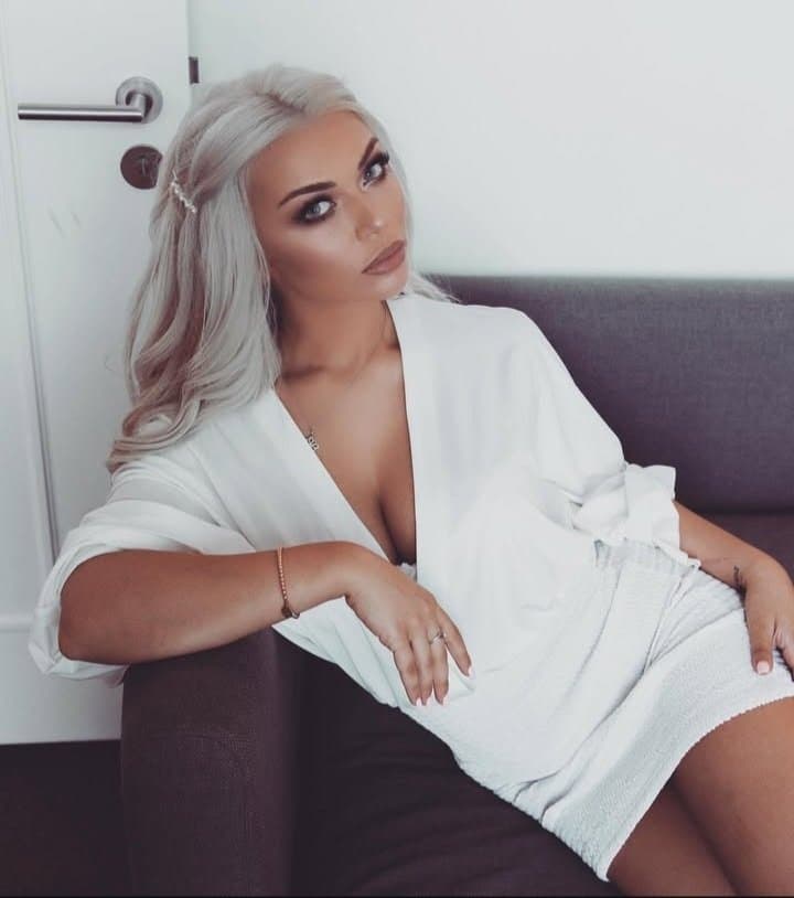 Click to view full size Sexy glamour feet pedicure milf