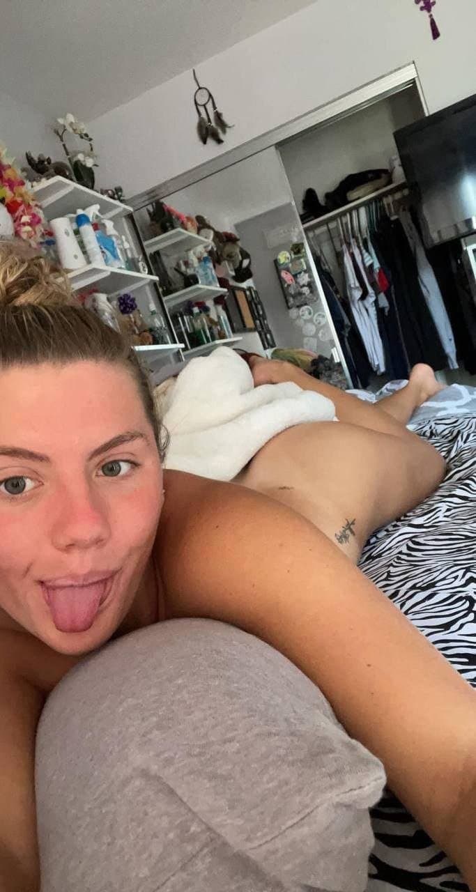 Me entregan a una zorra caliente "Ashlyn"