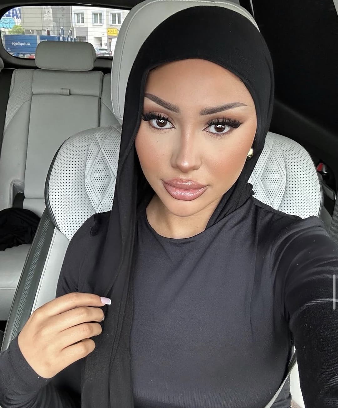 iraqi hoejabi with dsl showing why hijabi bitches r the best ????