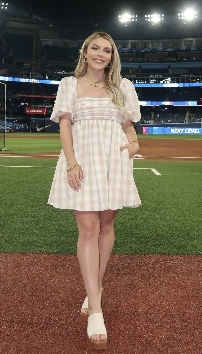 Busty blonde bitch needs cum blasted on those dimples