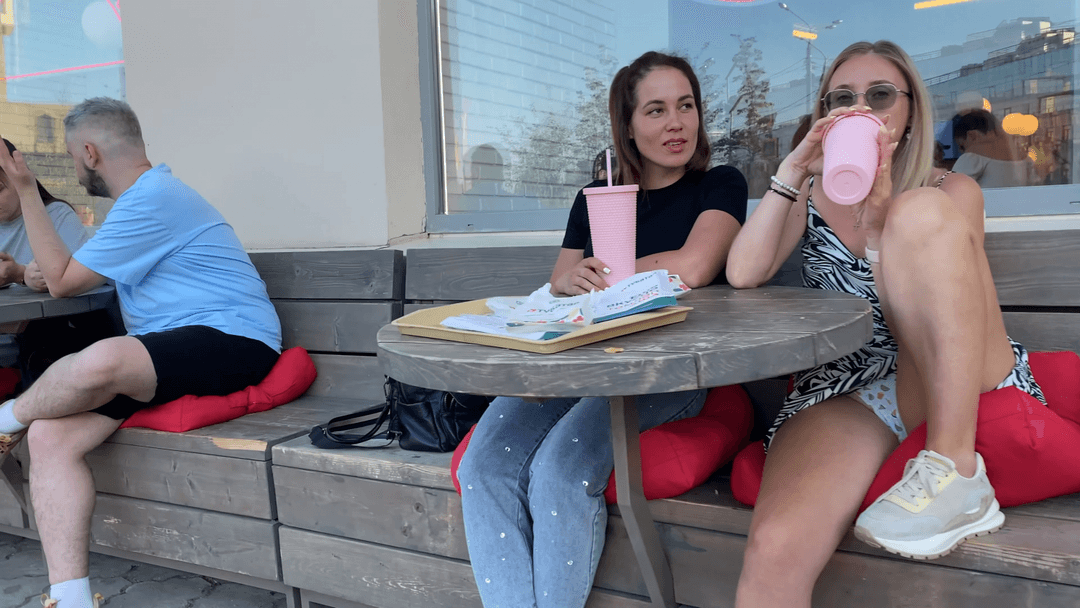 Click to view full size upskirt