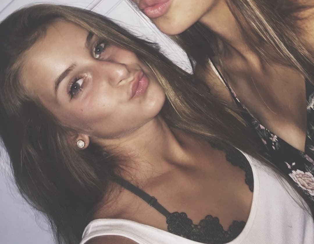 Click to view full size Irl snowbunny webslut Madisen is joined by her MILF mom Melissa and sexy sister Lindsey + ai. Dm/kik