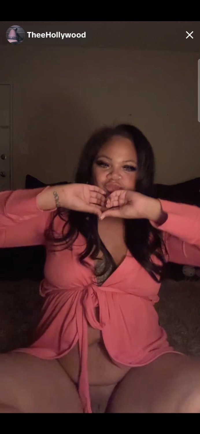 Beautiful baby flash her pussy?on tiktok live and banned?