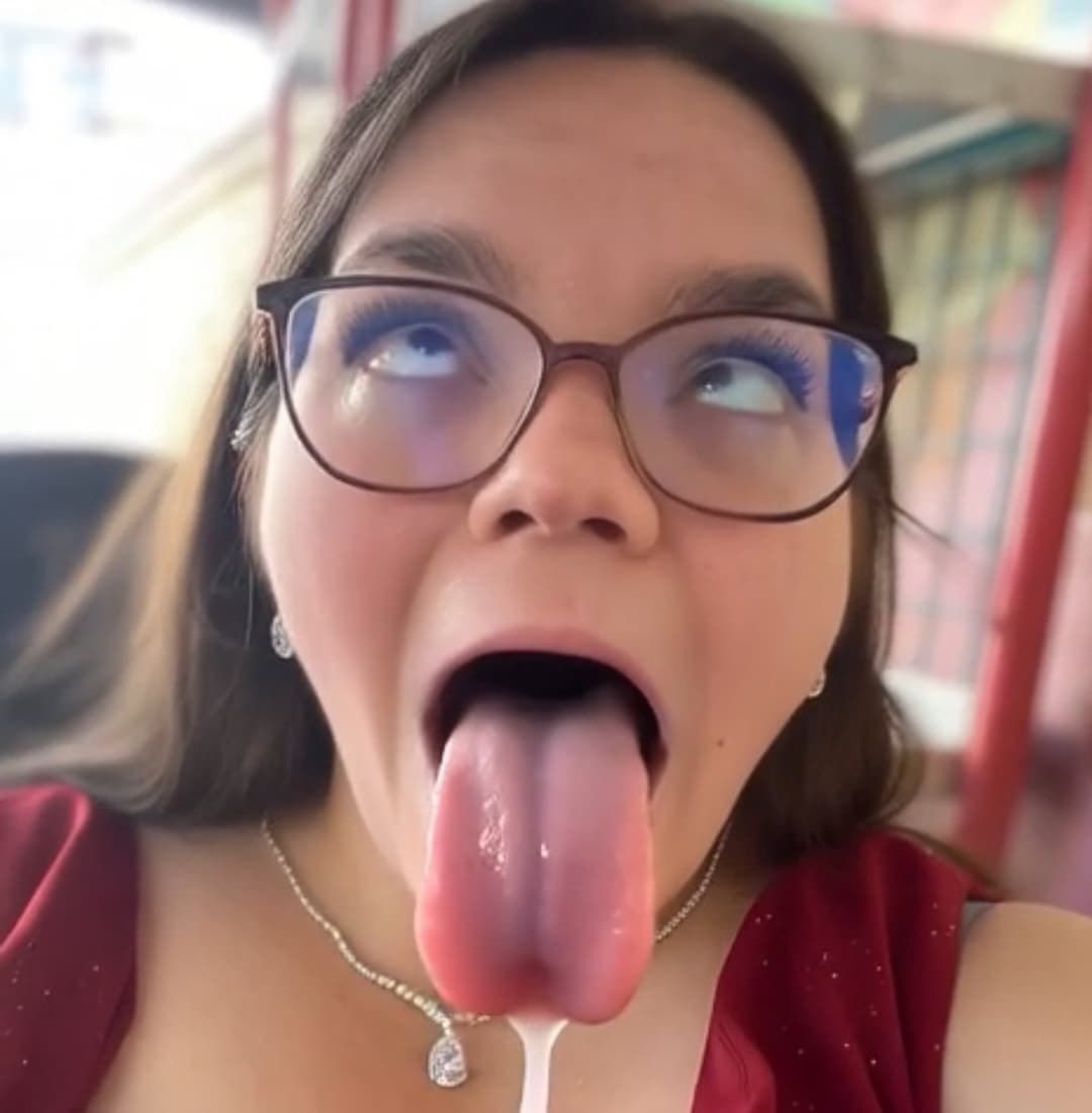 Click to view full size Lyzon Buro grosse putain à baiser de force