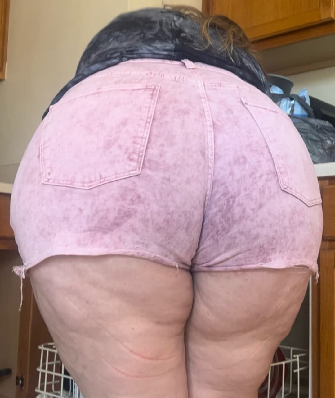 Cum on her big ass in Jean shorts