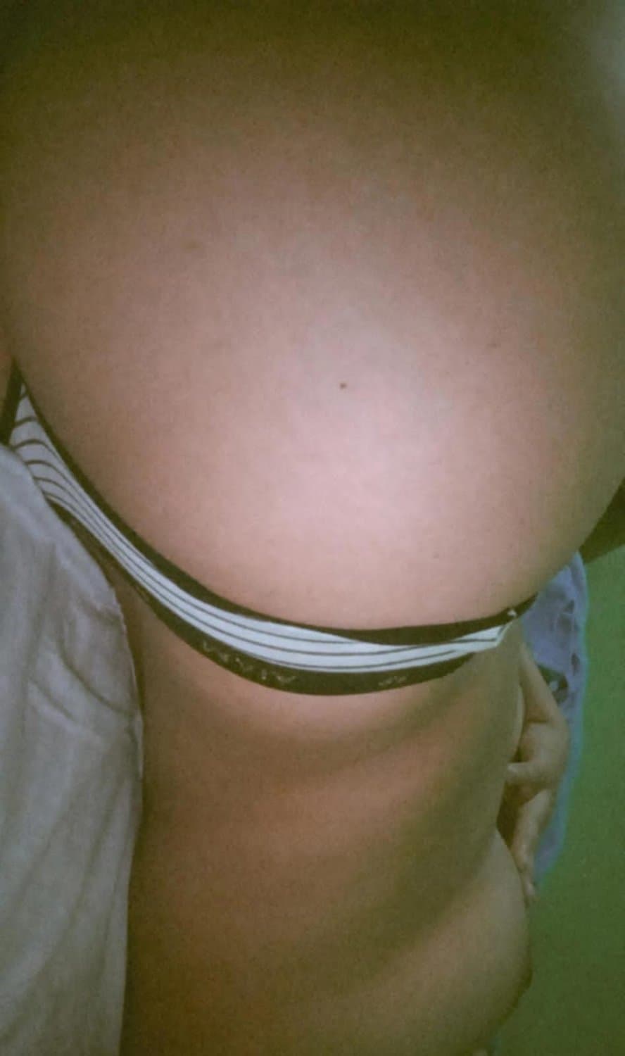 Morena culona con pezones deliciosos