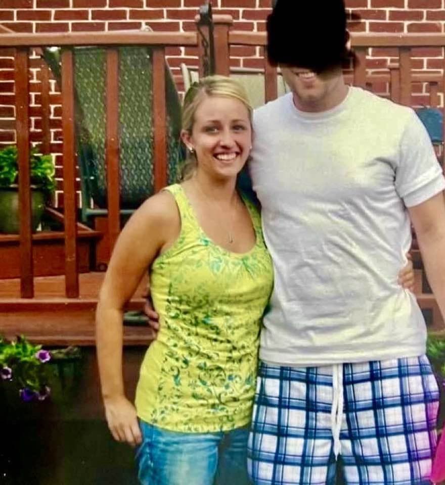 Liz pics. Big tits. Fat ass. On/off. And Clothed pics.