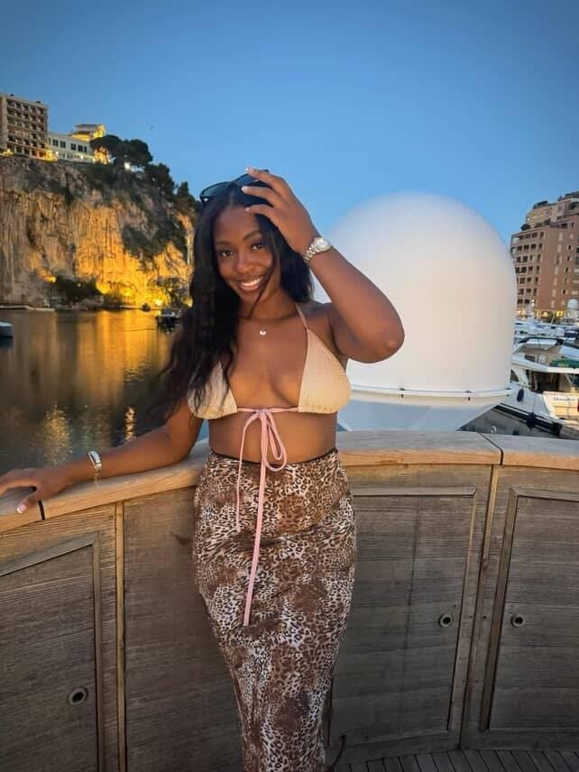 Sexy busty ebony slut Jae