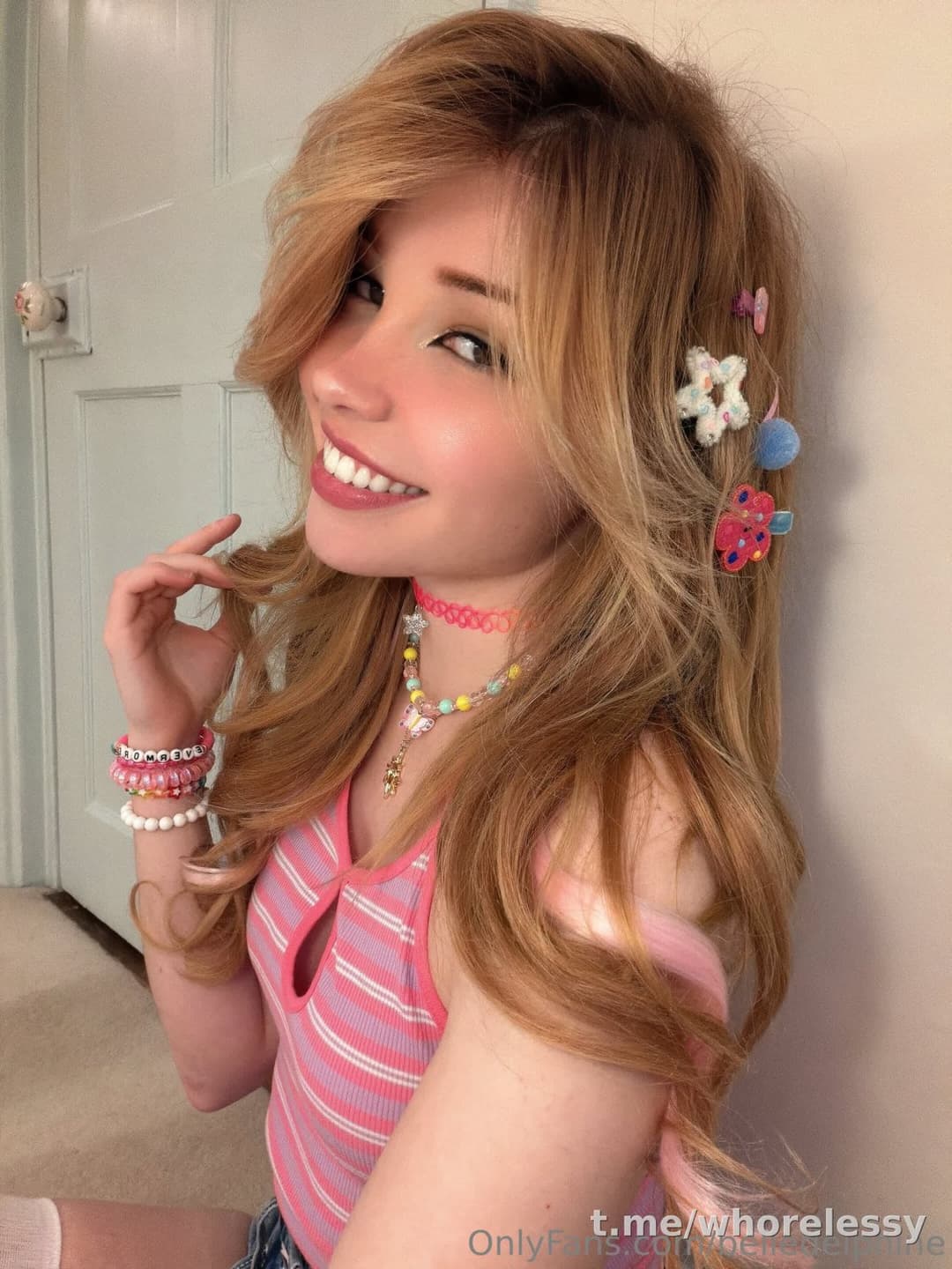 Cute egirl teases pink panties and flashes tits