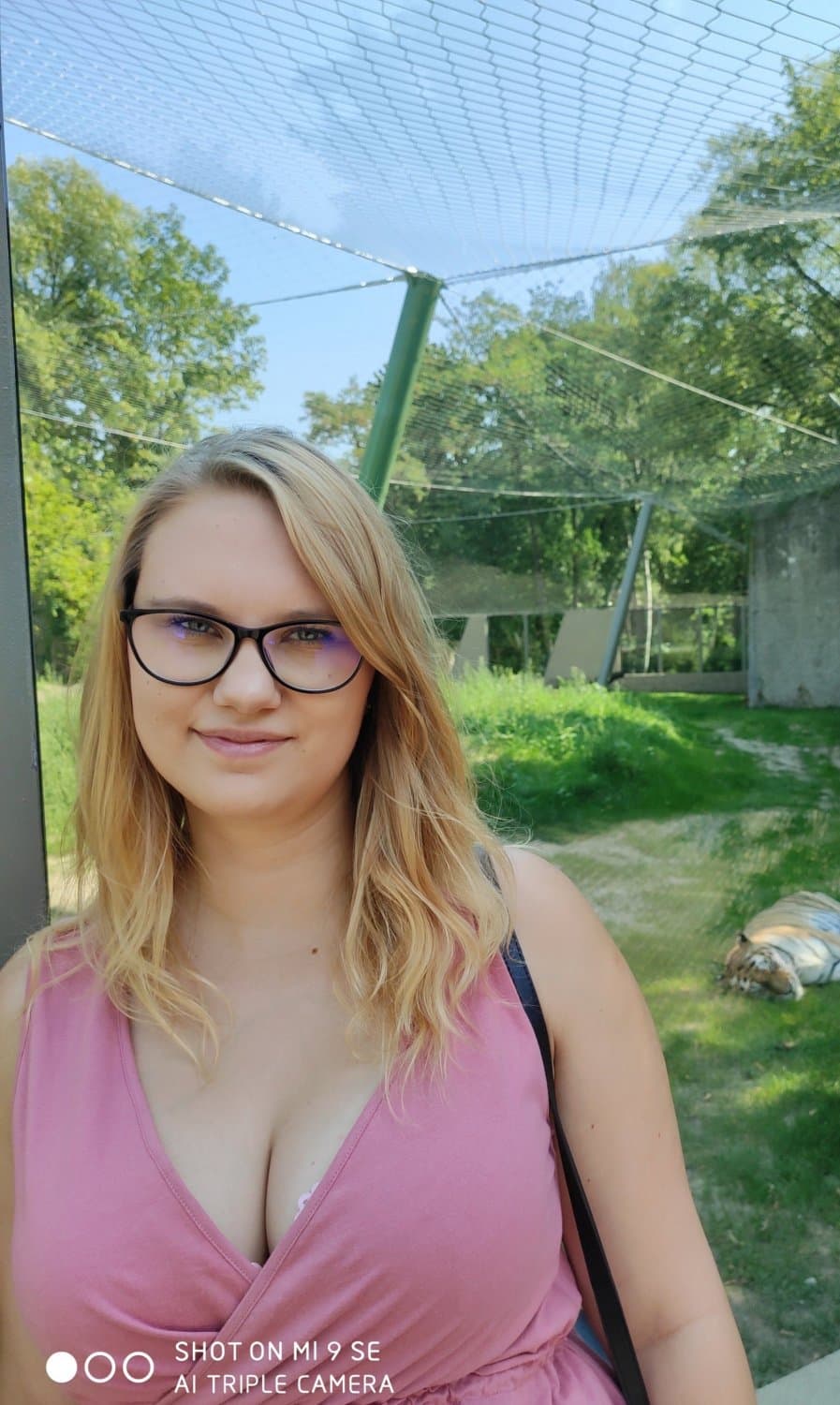 Cute foreigner Karolinka and her bangin natural curves! ?