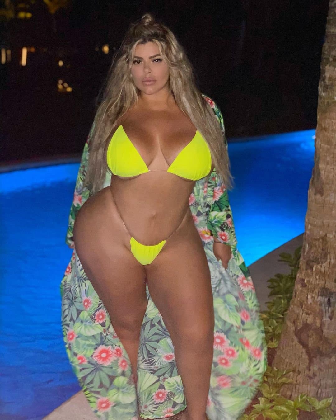 Michele Mendez Gordinha Loira Muito Gostosa