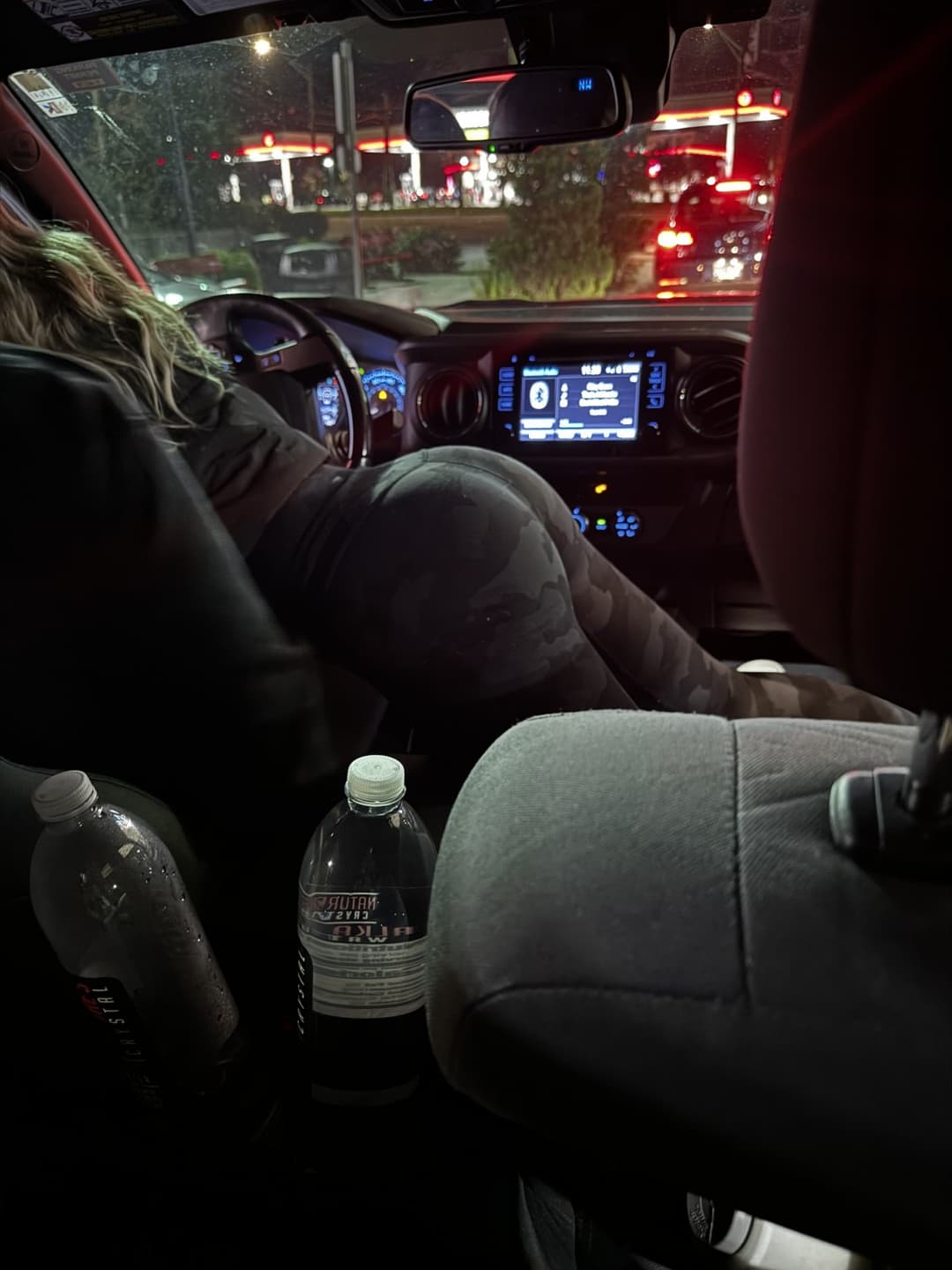 Blonde pawg bending over in spandex