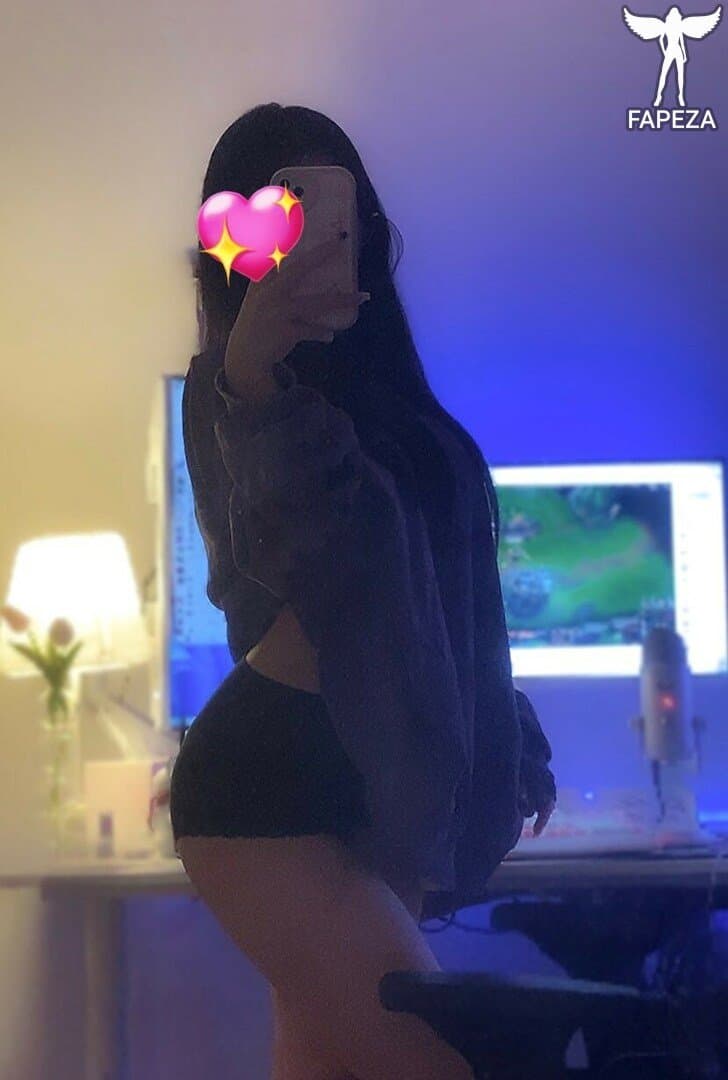 Asian Twitch steamer 2