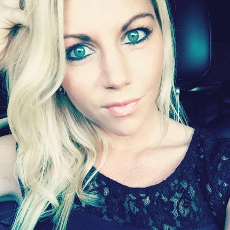 I prefer Lindsay’s hard nips on G G W look vs her hard muscle body look, but that’s just me