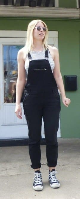 Music promoter lets camera men film multi angles of her masturbating & getting fingered in public