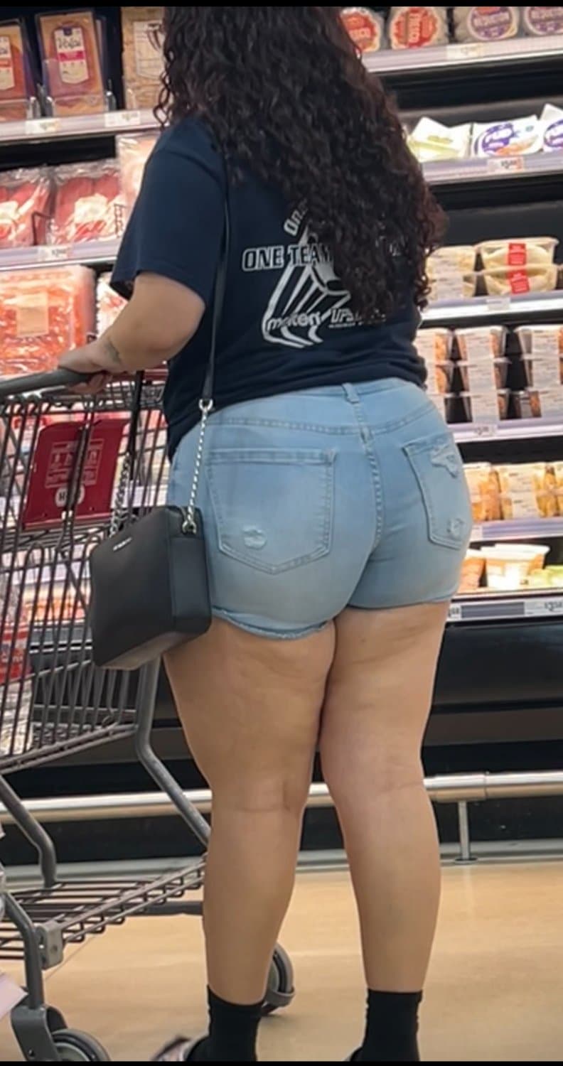 Sexy BIG OL BOOTY Latina! In Jean shorts