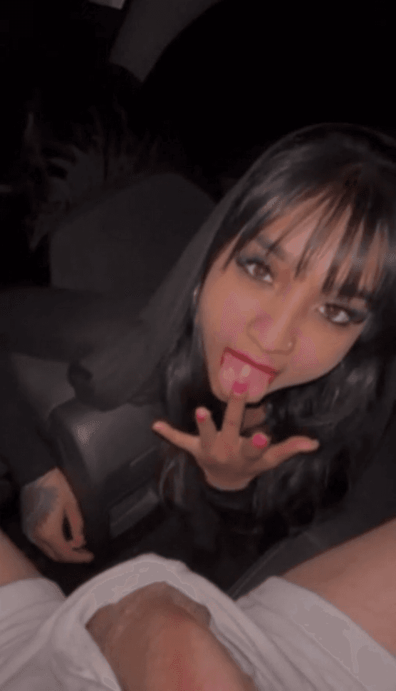Gorgeous indian babe blowjob in the car backseat