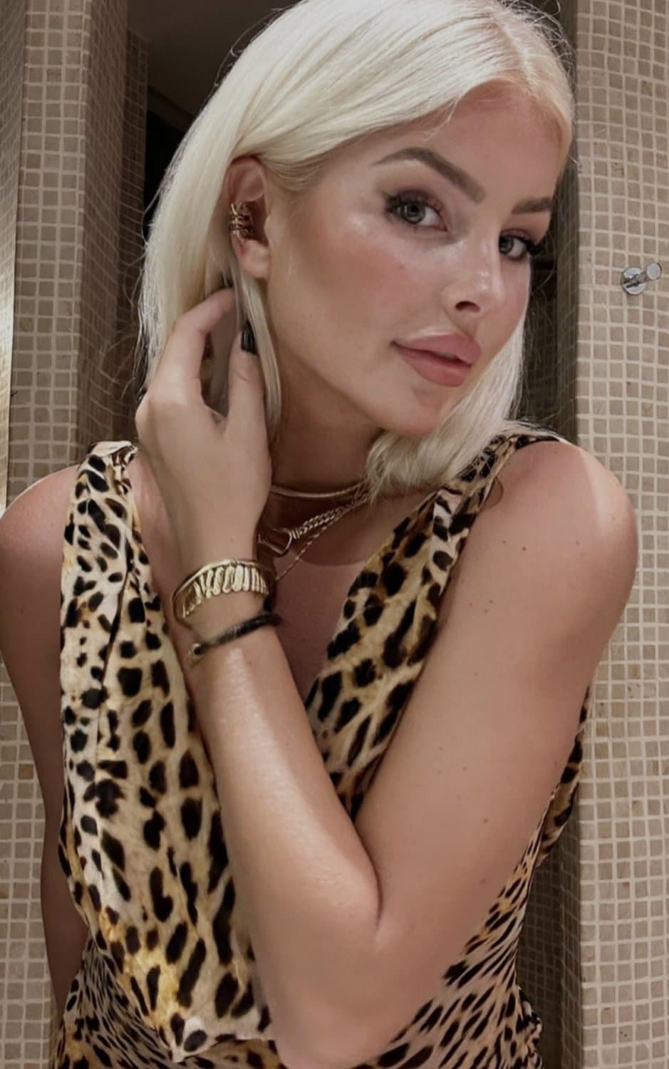 Innocent Blonde bombshell Caroline in desperate need of a cock