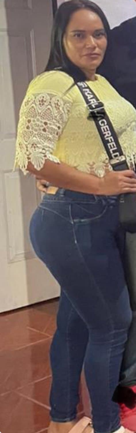 Me gusta fantaciar con mi madrasta esta rebuena la puta ya me eh pajeado con sus tangas y sus bra