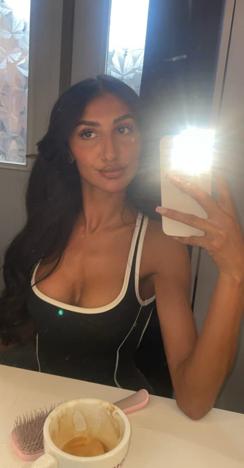 Click to view full size Feeling hot and looking dangerous, all for you