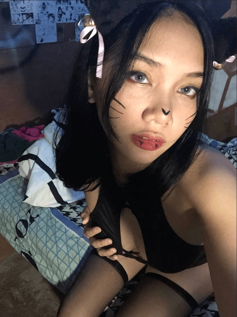 Mouth-watering Asian Teen Nudes to Jack-Off To (18yo Pinay)
