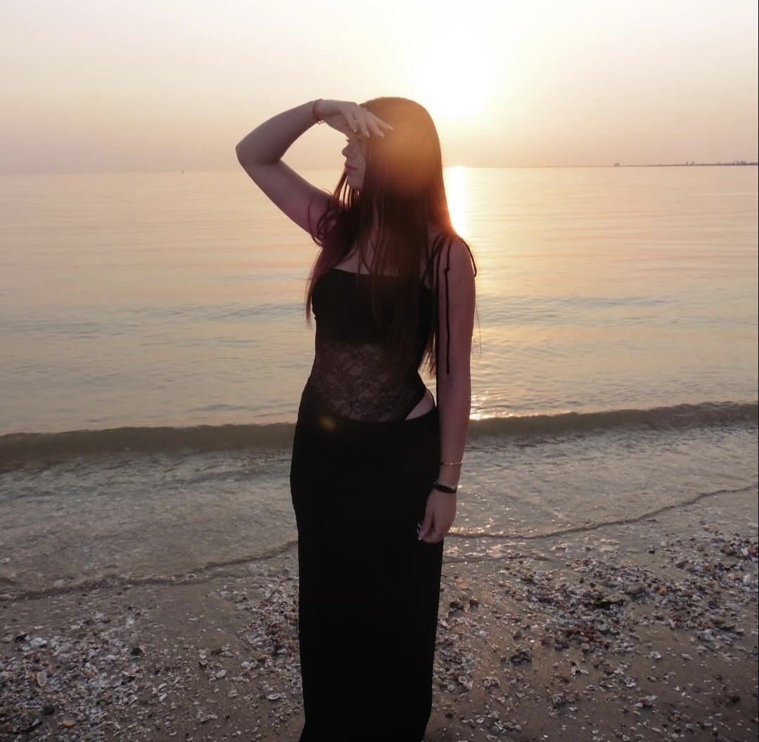 Ma soeur de 21 ans elle est trop belle régalez vous les gars