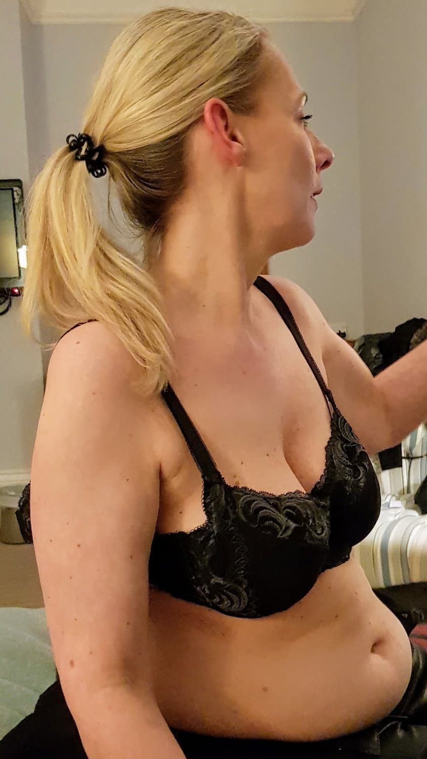Mature UK Drunk Slut Hotel Room Candids