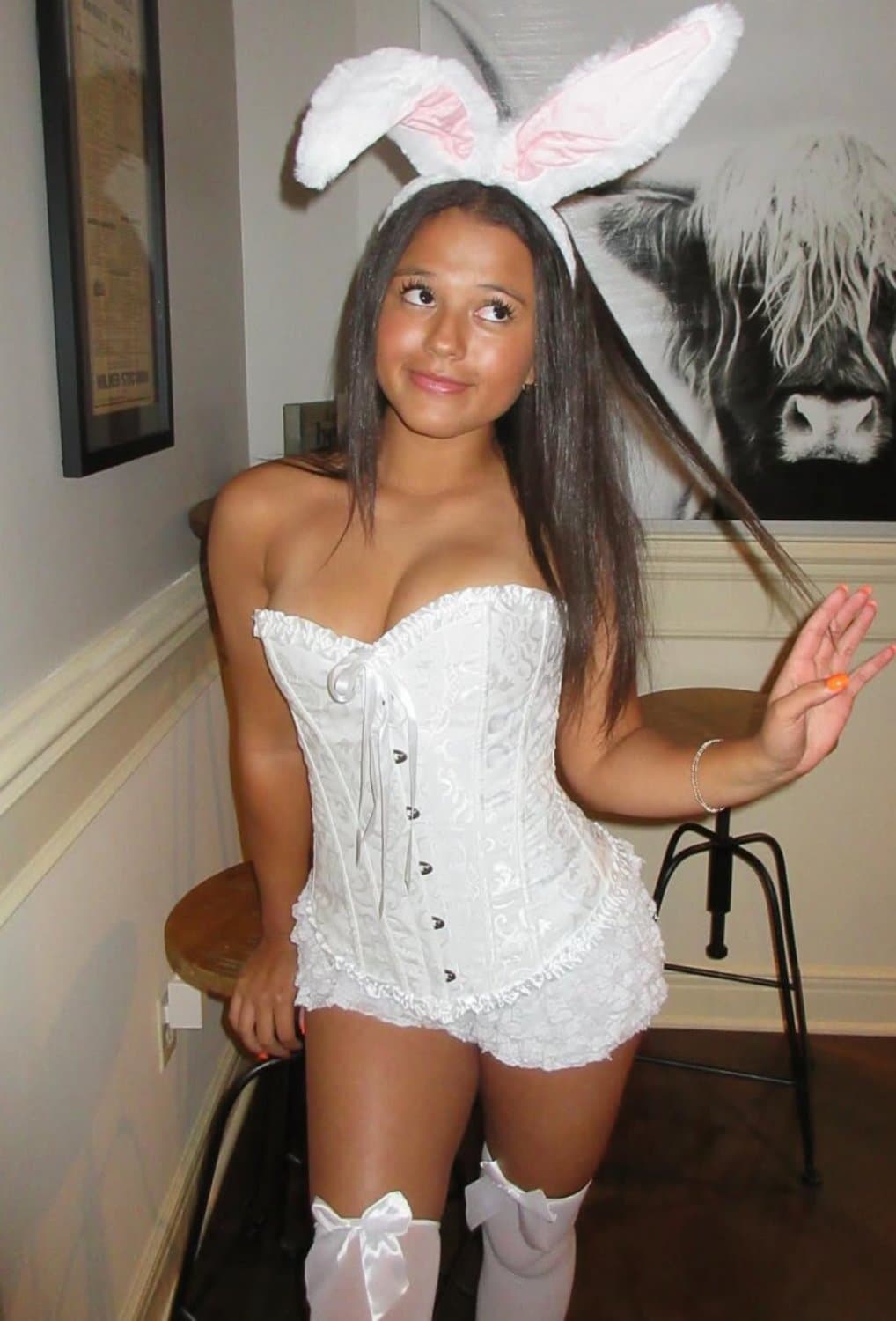 I wonder if her dad knows now she’s 18, so many old dudes will he jacking off to his daughter