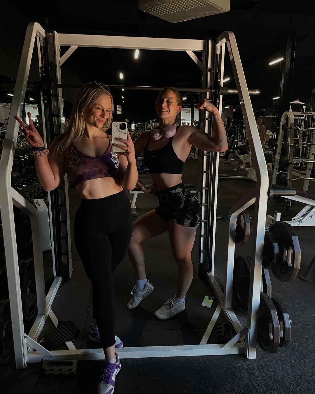 Gym girl let some buff bodybuilder bend her over in locker room. Big ass clapping back on his cock