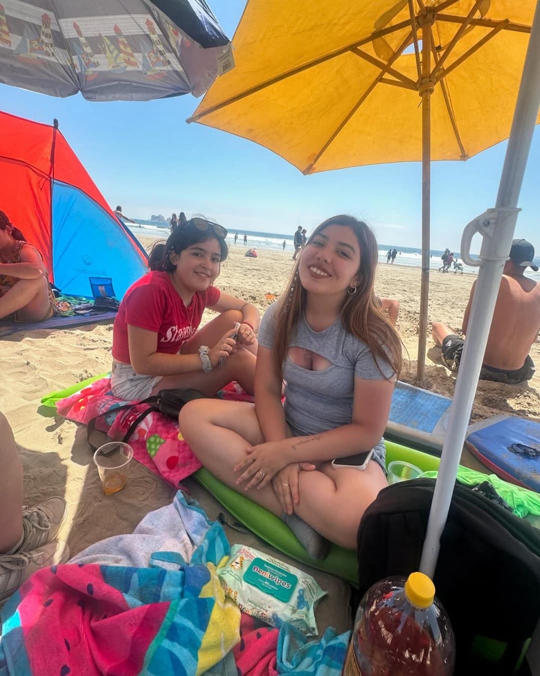 Haberme cogido a la mamá y unos años mas tarde a su hija fue excitante, las dos la chupan delicioso