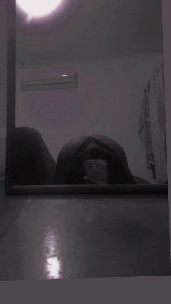 Mamacita rica tomándose fotos ?