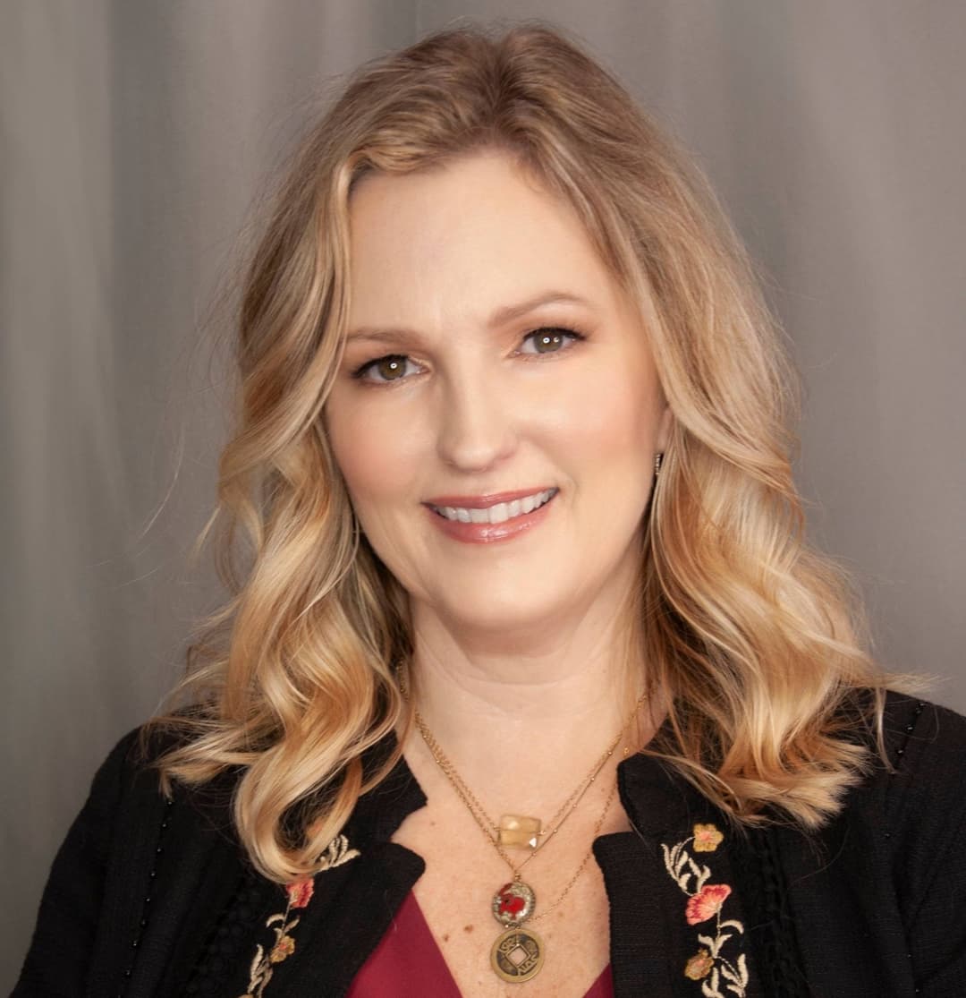 Cougar realtor caught shaking her nice titties in public on camera back in 1993!