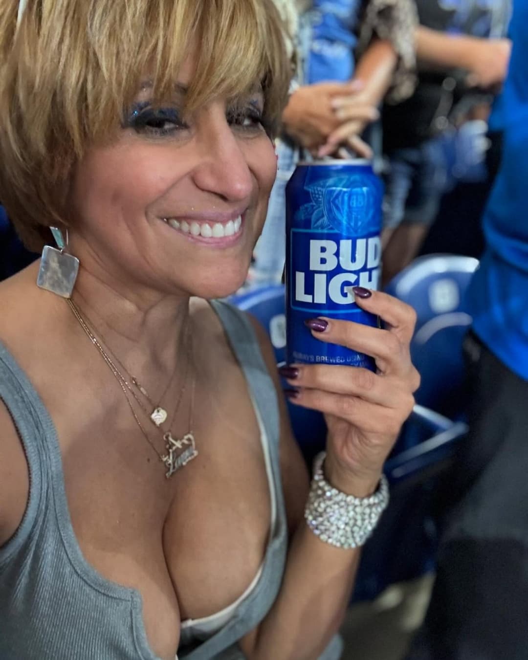 Thick Gilf flight attendant 2