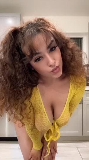 curly hair latina Escort In California