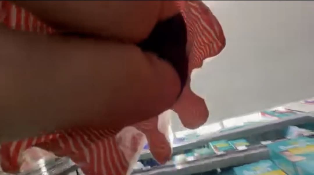 big ass latina milf in short skirt upskirt