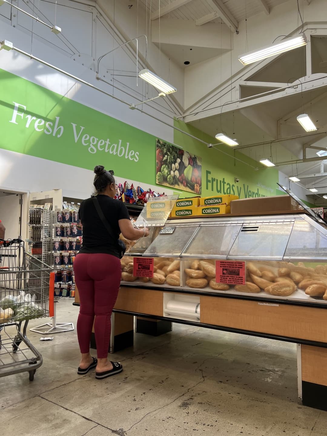 Hot GILF Latina in red leggings and platforms creepshots