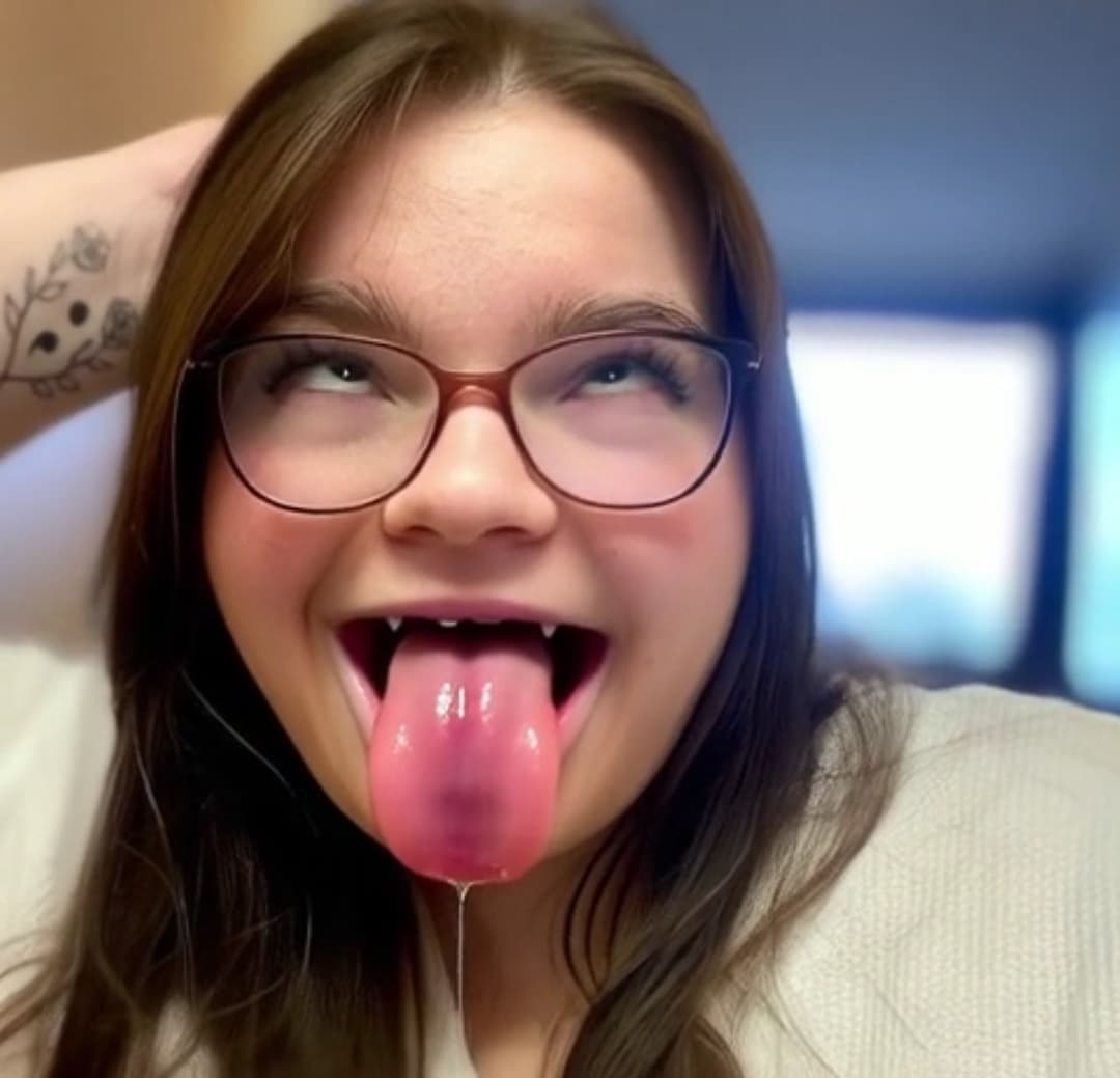 Click to view full size Lyzon Buro grosse putain à baiser de force