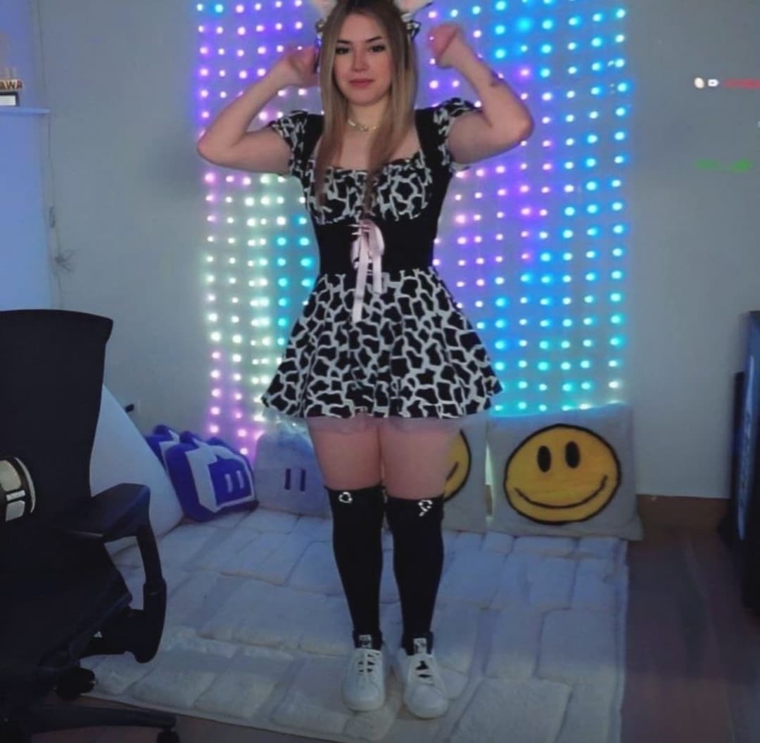 Riversgg Streamer Disfraz y Bikini de Vaca