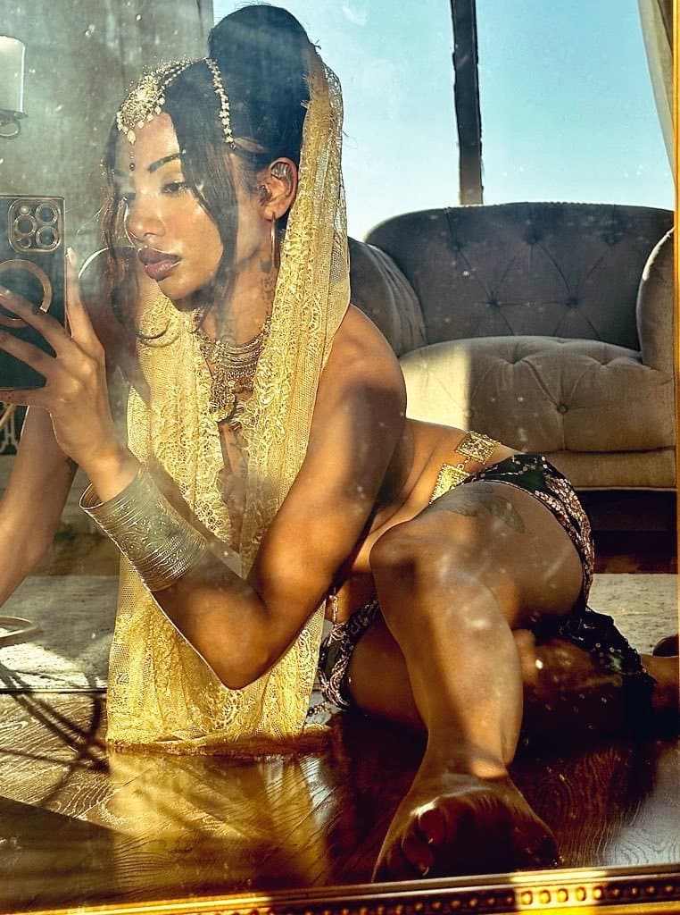 serxy indian teen playing with her pussy