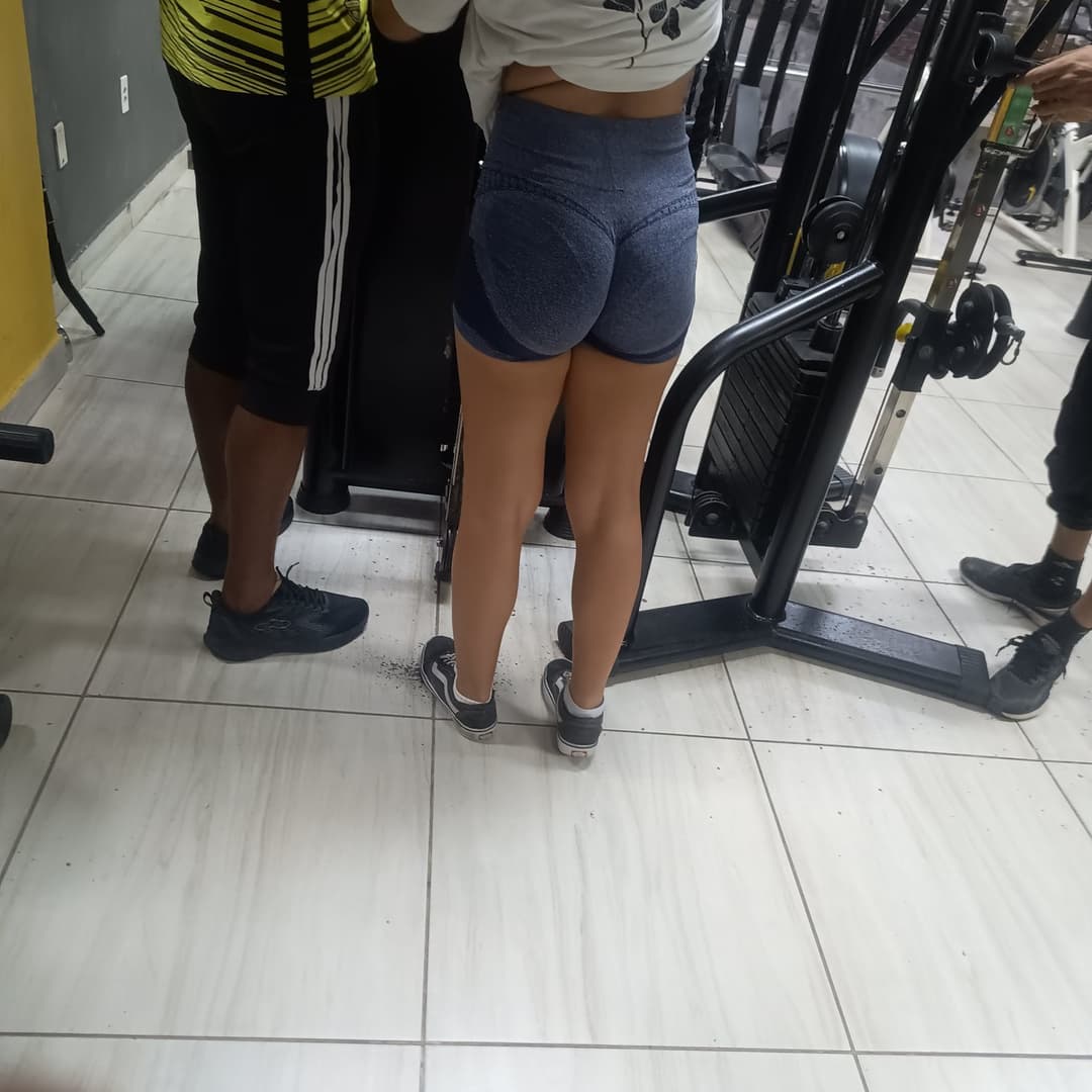 Candid ass in the gym!! Was a risky album to make, but it worth it #10