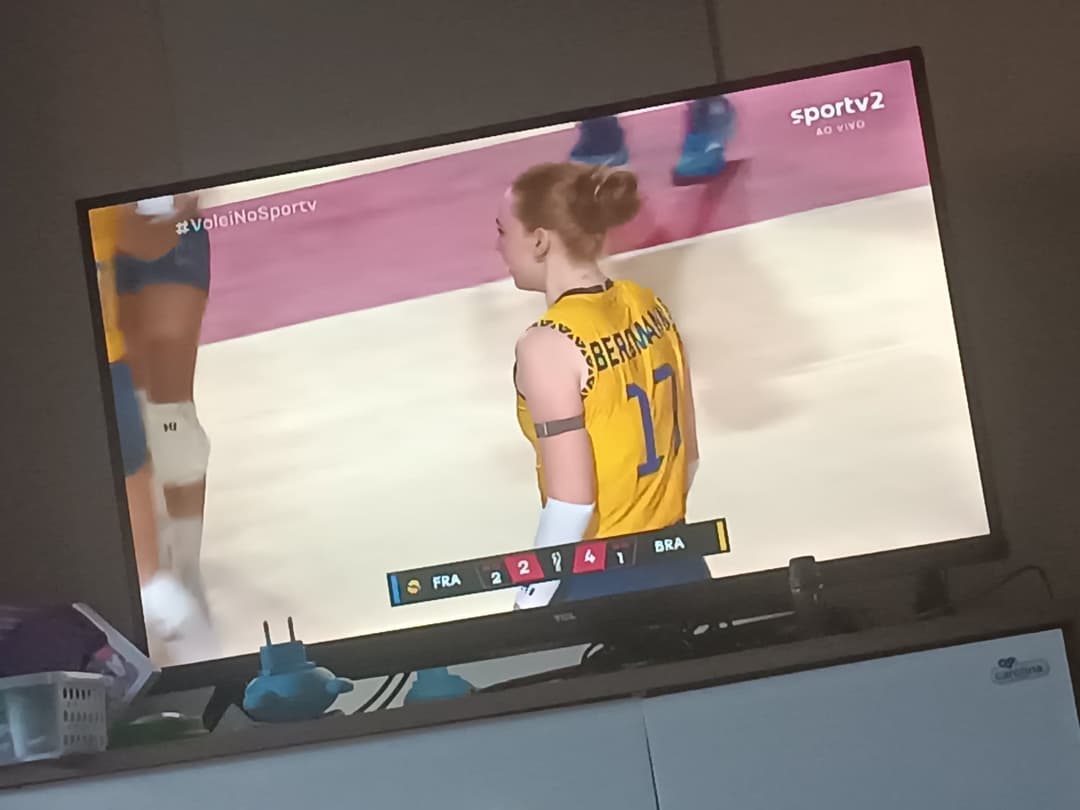 Click to view full size Eu tava assistindo o jogo da seleção e quase me acabo na punheta vendo essas gostosas ???