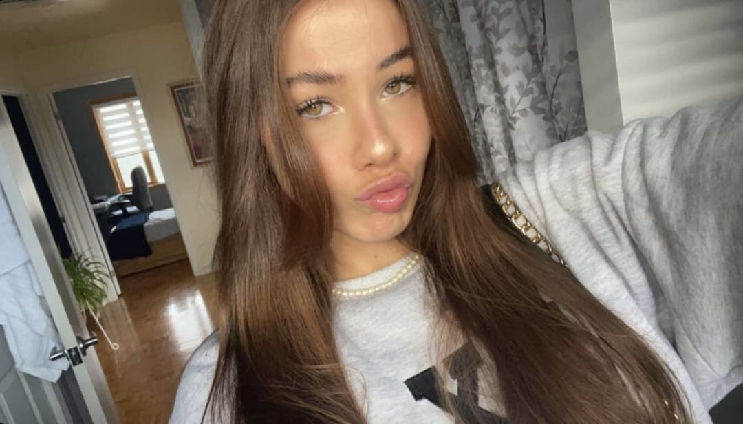 Canadian Webslut Charlotte