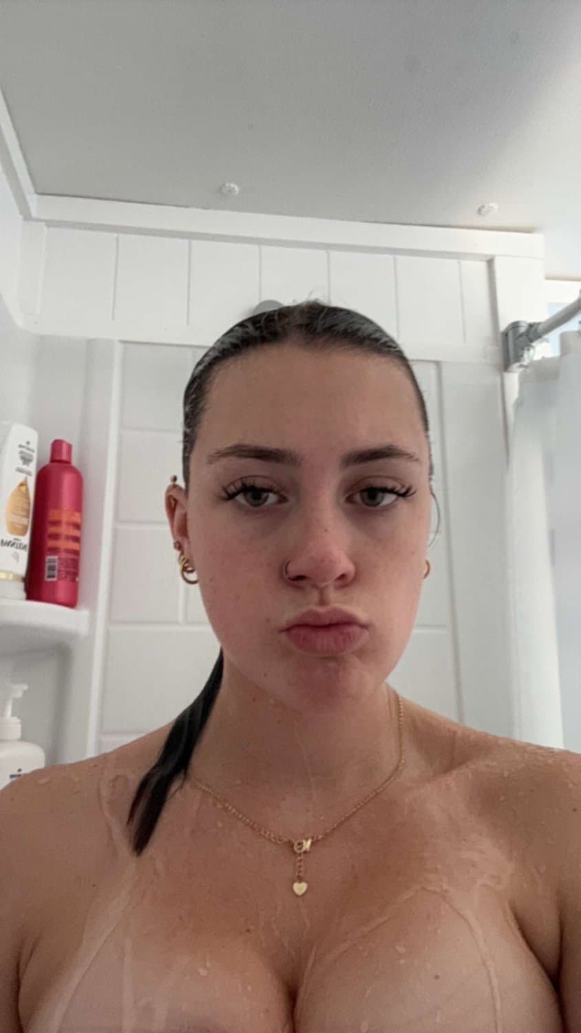 Sexy country girl takes backshots