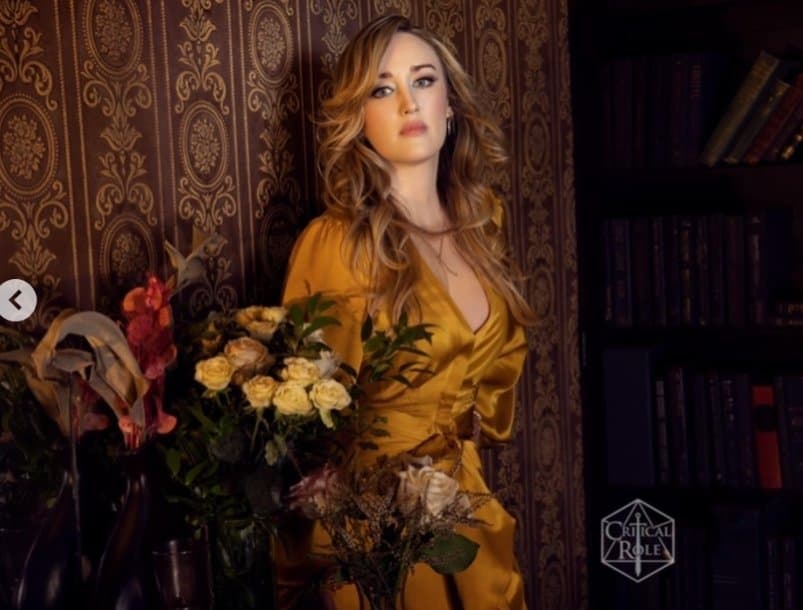 AI Video Ashley Johnson (Critical Role) flashes her boobs in a photoshoot (Pollo Ai)