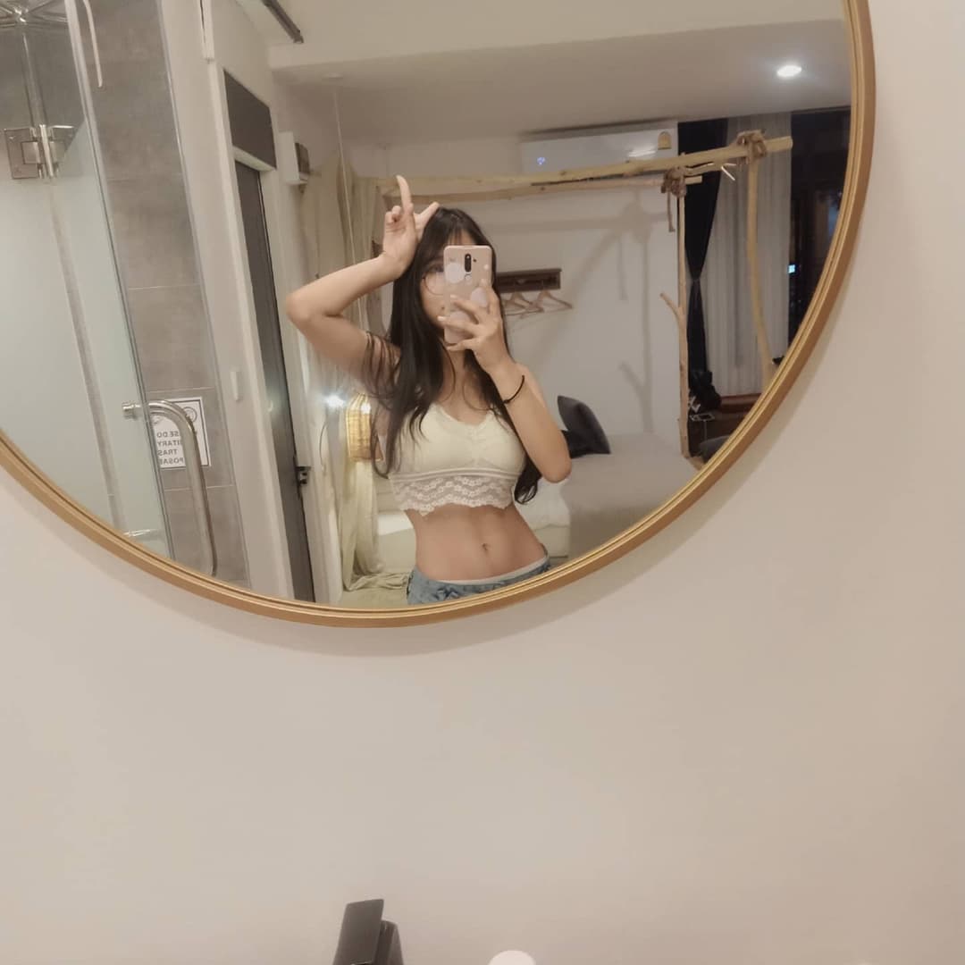 Sexy Big boobs Thai college babe shows her hot and busty body on Instagram