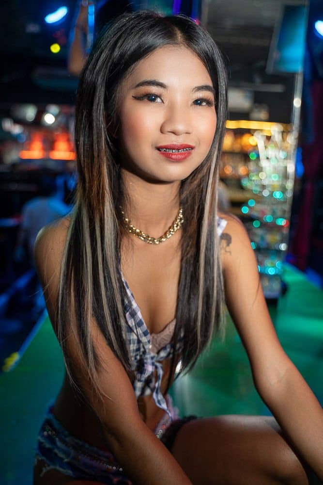 Bangkok teen girl street