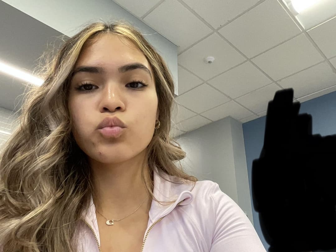 Click to view full size puerto rican big booty jiggling walking off the bus creepshots